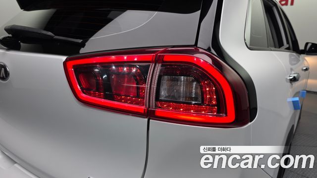 Kia Niro 2018 — photo 9