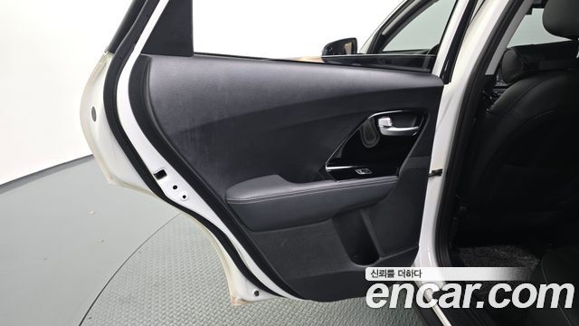 Kia Niro 2018 — photo 15