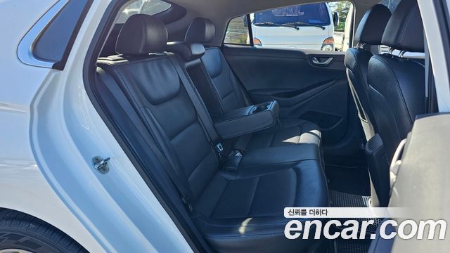 Hyundai Ioniq 2016 — photo 11
