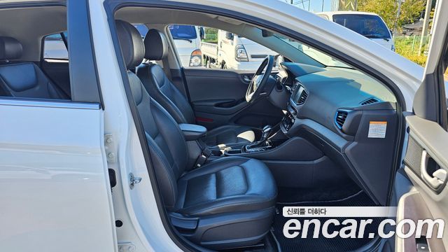 Hyundai Ioniq 2016 — photo 12