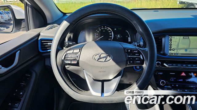 Hyundai Ioniq 2016 — photo 13