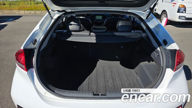 Hyundai Ioniq 2016 — photo 20