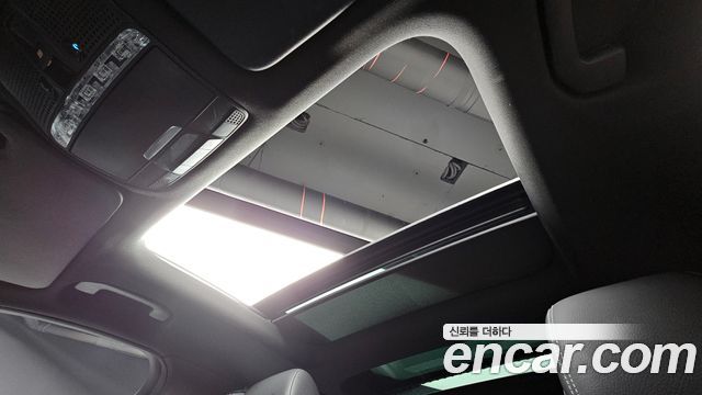 Mercedes-Benz GLC-Class 2017 — photo 16