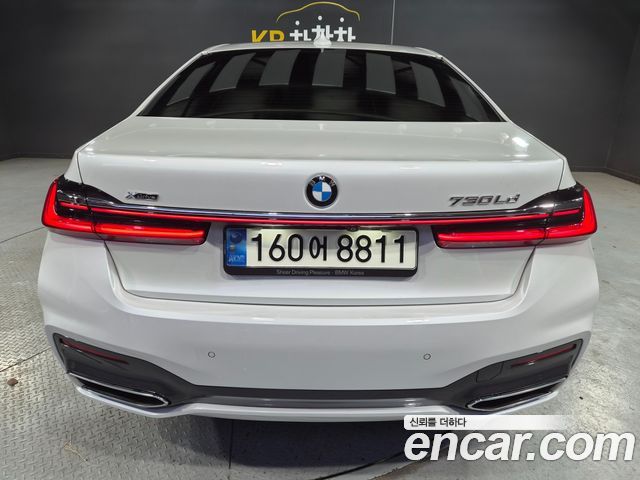 BMW 7-Series 2022 — photo 2