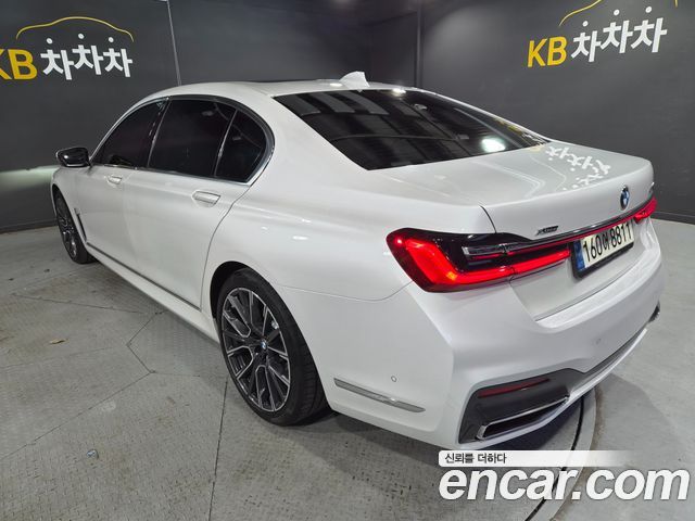 BMW 7-Series 2022 — photo 4