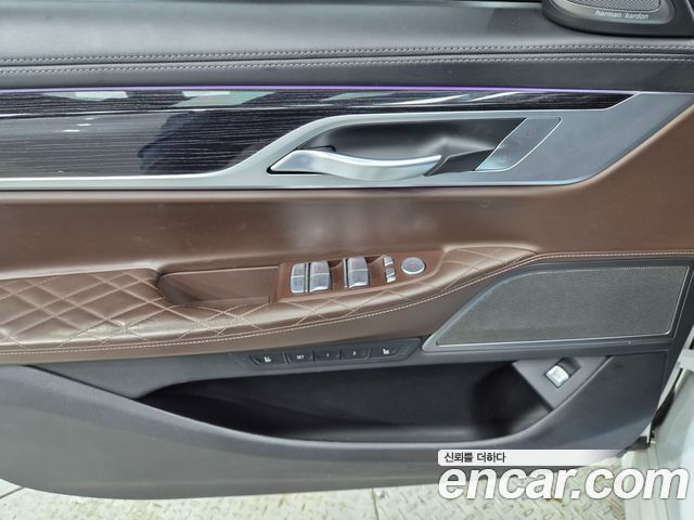 BMW 7-Series 2022 — photo 10