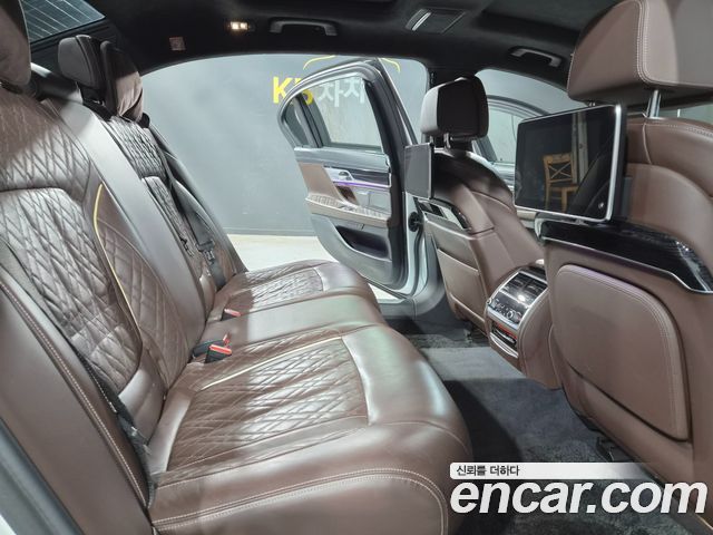 BMW 7-Series 2022 — photo 13