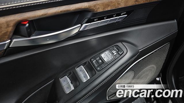 Genesis G90 2019 — photo 23