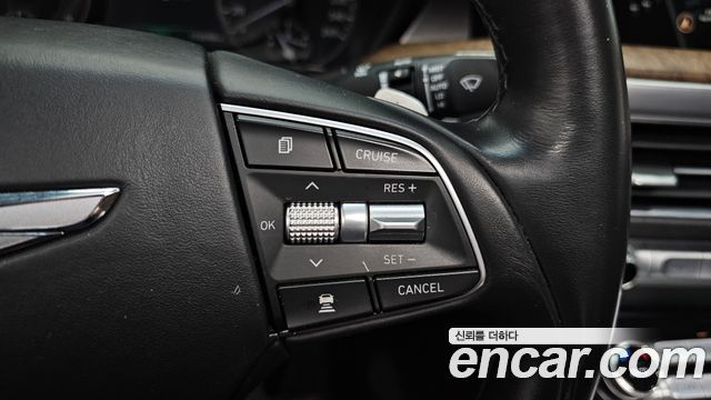 Genesis G90 2019 — photo 32