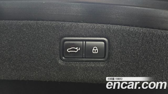 Genesis G90 2019 — photo 36