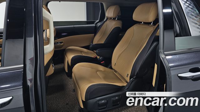 Kia Canival 2021 — photo 18