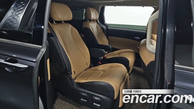Kia Canival 2021 — photo 16