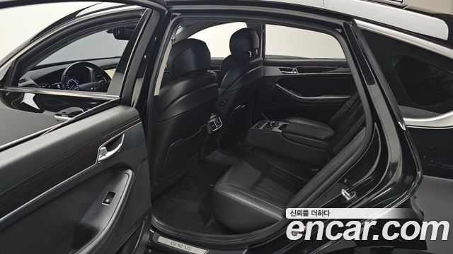 Genesis G80 2017 — photo 18