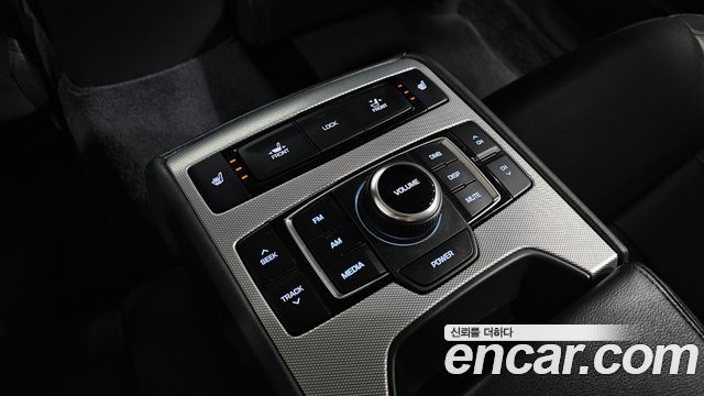 Genesis G80 2017 — photo 24