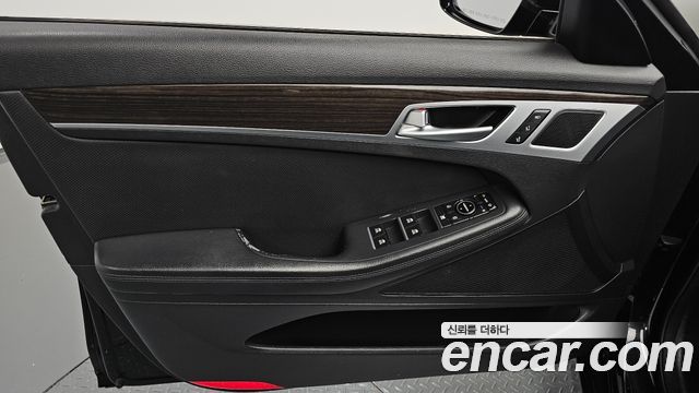 Genesis G80 2017 — photo 14
