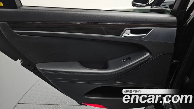 Genesis G80 2017 — photo 15
