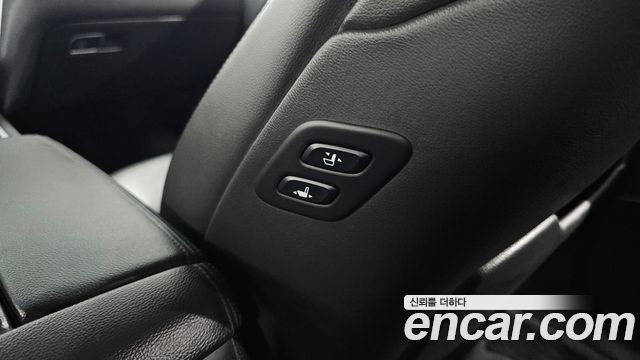 Genesis G80 2017 — photo 32