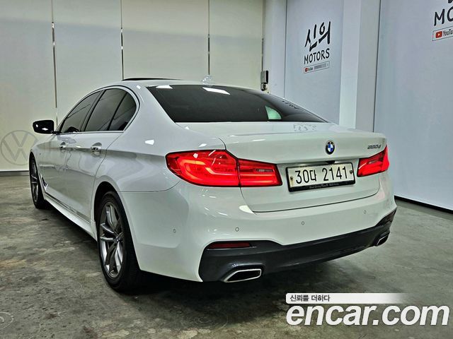 BMW 5-Series 2018 — photo 2