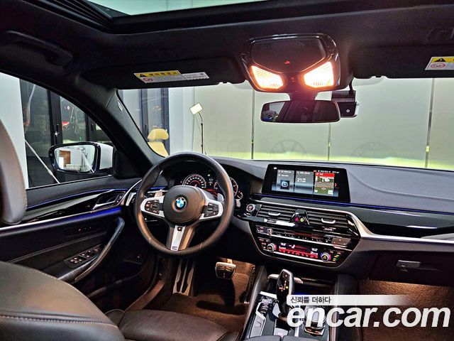 BMW 5-Series 2018 — photo 9