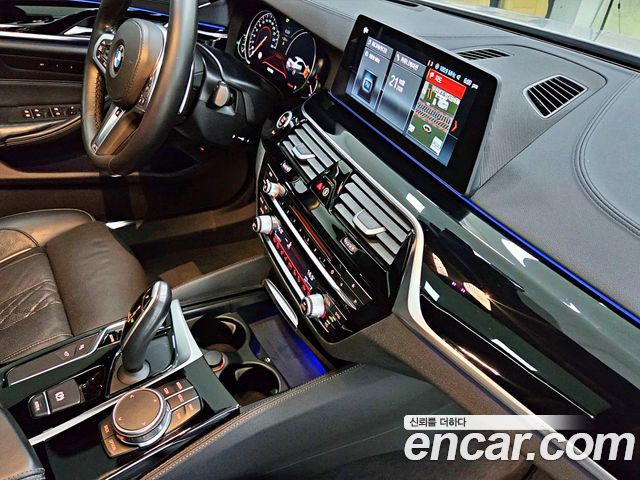 BMW 5-Series 2018 — photo 11