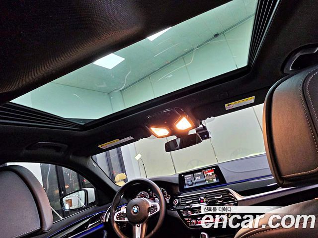 BMW 5-Series 2018 — photo 12