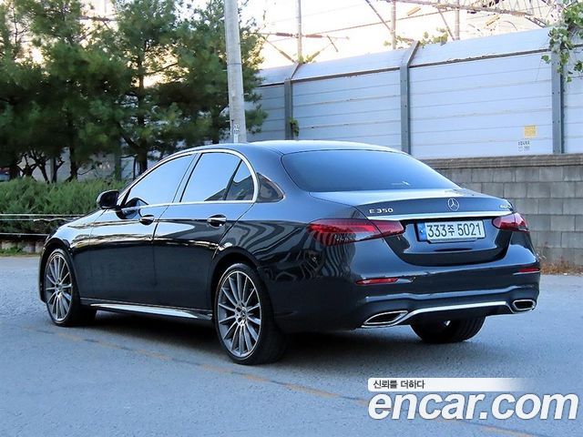 Mercedes-Benz E-Class 2022 — photo 3