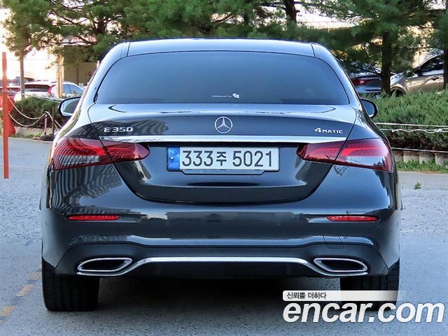 Mercedes-Benz E-Class 2022 — photo 4