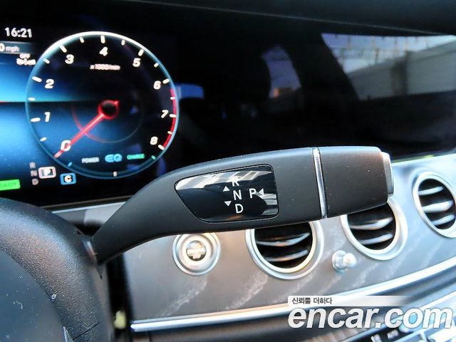 Mercedes-Benz E-Class 2022 — photo 9
