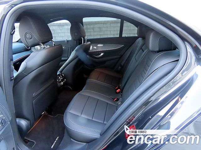 Mercedes-Benz E-Class 2022 — photo 11