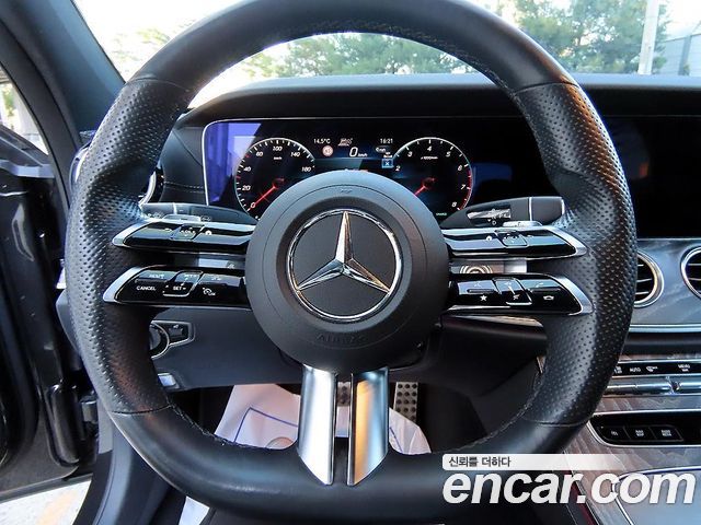 Mercedes-Benz E-Class 2022 — photo 12