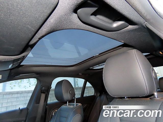 Mercedes-Benz E-Class 2022 — photo 16