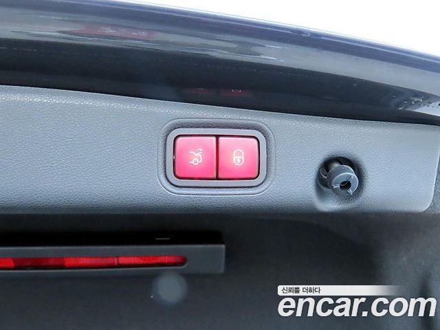 Mercedes-Benz E-Class 2022 — photo 17