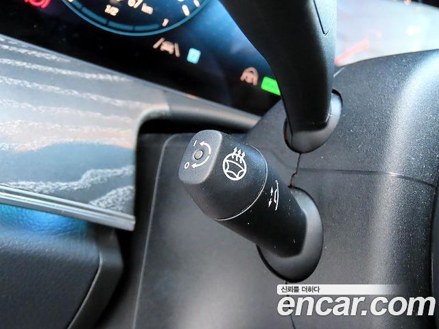 Mercedes-Benz E-Class 2022 — photo 19