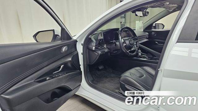 Hyundai AVANTE 2023 — photo 13
