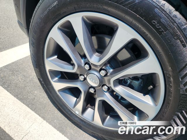 Jeep Cherokee 2018 — photo 16