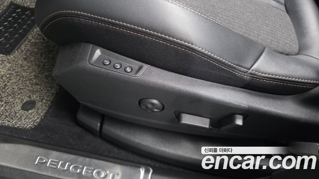 Peugeot 3008 2019 — photo 31