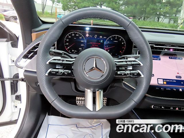 Mercedes-Benz E-Class 2026 — photo 12