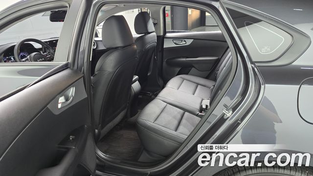 Kia K3 2022 — photo 17