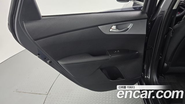 Kia K3 2022 — photo 15