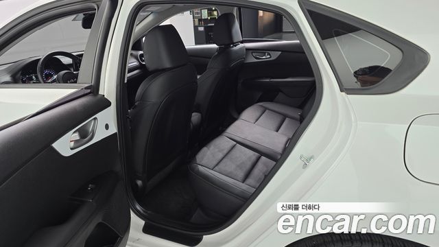 Kia K3 2022 — photo 17
