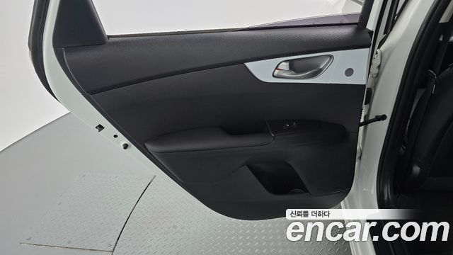 Kia K3 2022 — photo 15