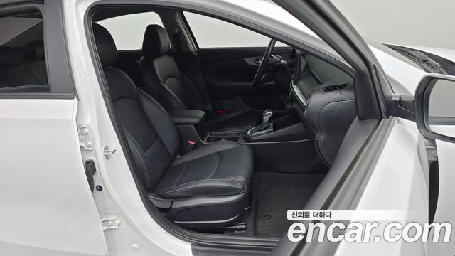 Kia K3 2022 — photo 16