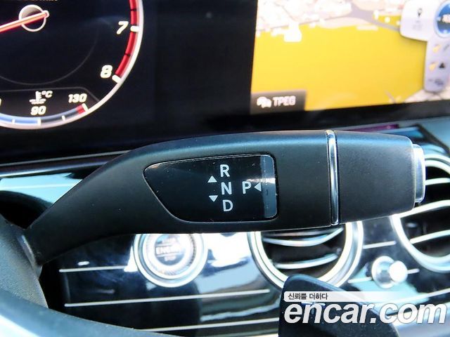 Mercedes-Benz E-Class 2020 — photo 10