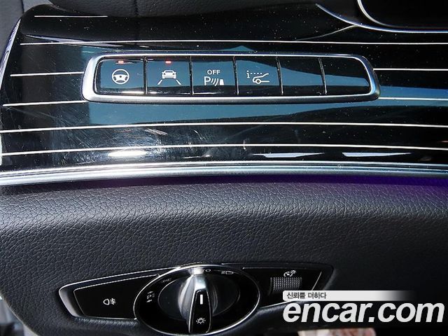Mercedes-Benz E-Class 2020 — photo 11