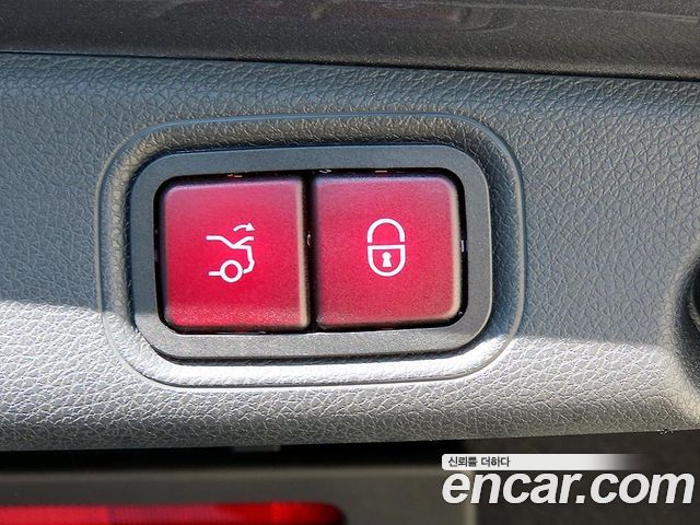 Mercedes-Benz E-Class 2020 — photo 16