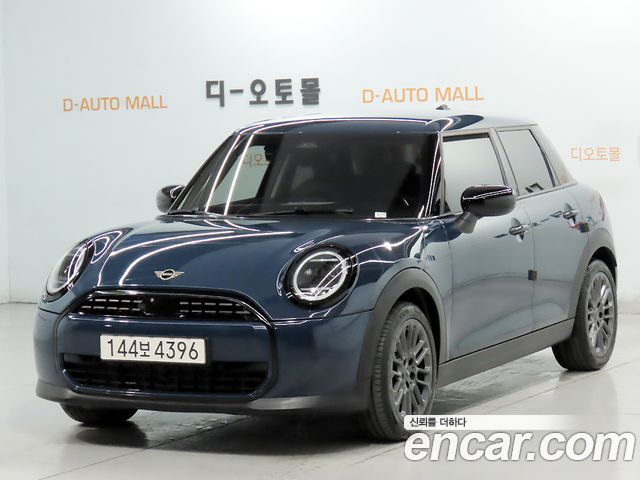 Mini Cooper 2025 — photo 1
