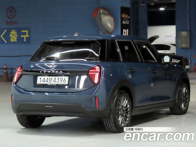 Mini Cooper 2025 — photo 4