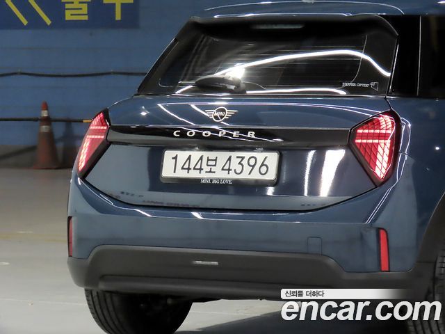 Mini Cooper 2025 — photo 17