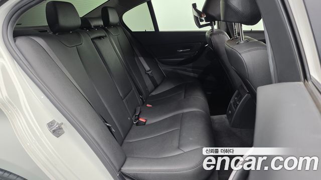 BMW 3-Series 2017 — photo 12