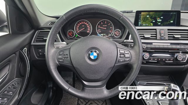 BMW 3-Series 2017 — photo 13